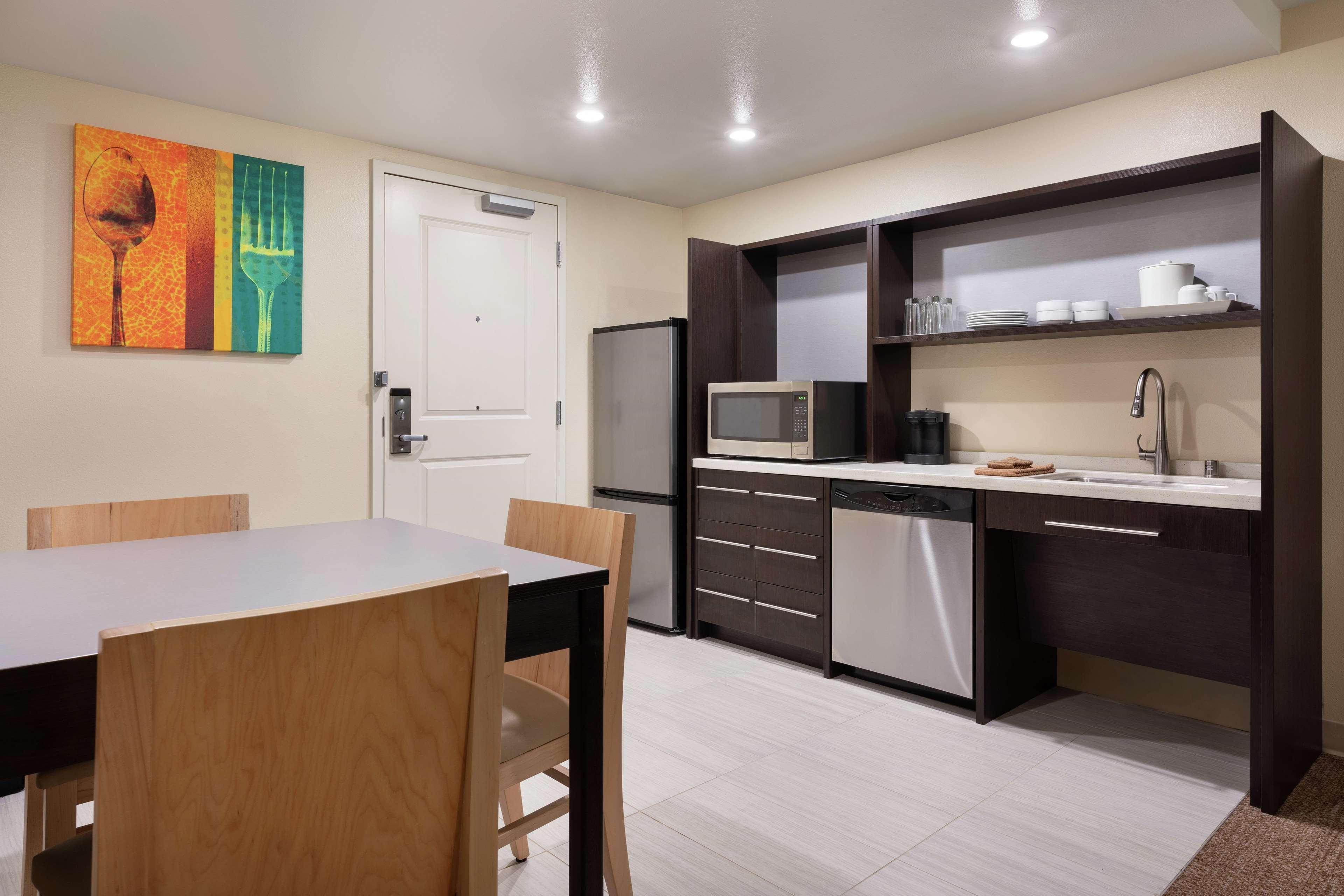 Home2 Suites By Hilton Anchorage/Midtown Exterior photo